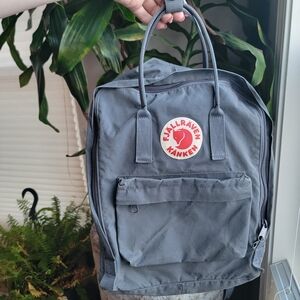 Fjallraven Kånken Backpack in Charcoal Gray